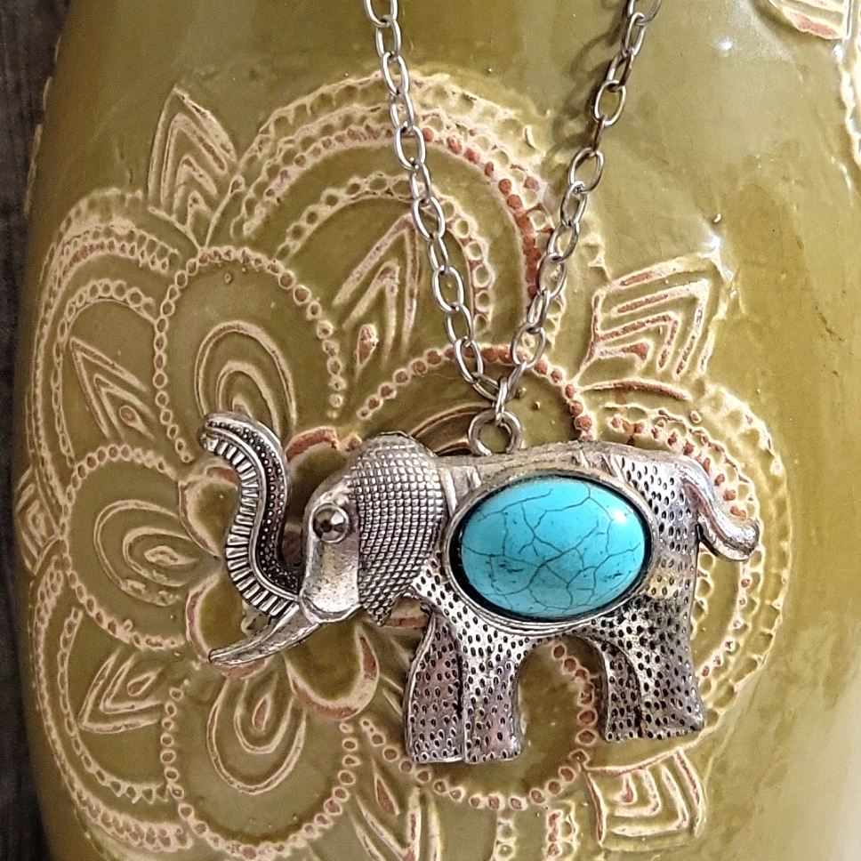 Turquoise Metal Necklace With Silvertone Elephant Pendant 18$